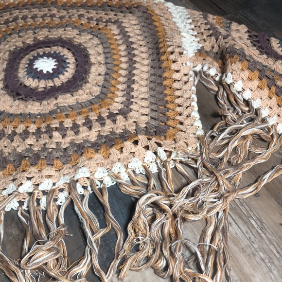 NWOT gorgeous Flook poncho top - Picture 6 of 14